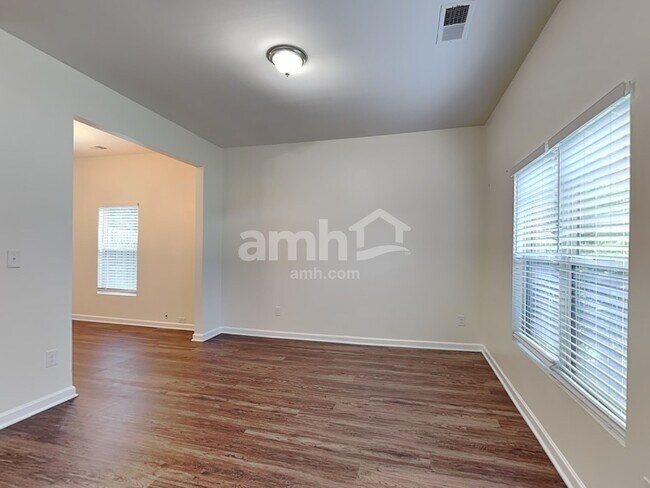 Building Photo - 2311 Foxy Dr