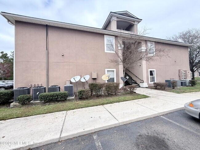 Building Photo - 9595 Amarante Cir