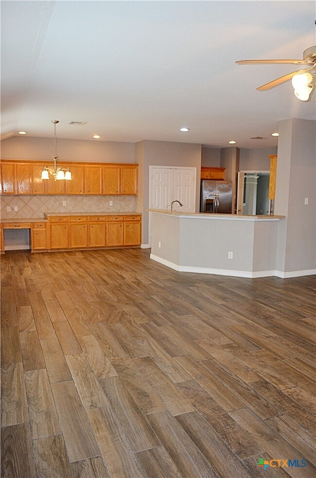 Building Photo - 423 Reservation Dr