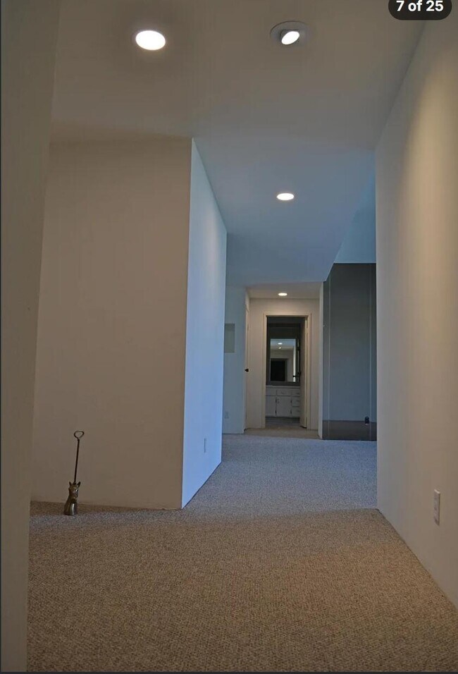 Building Photo - 910 Island Dr