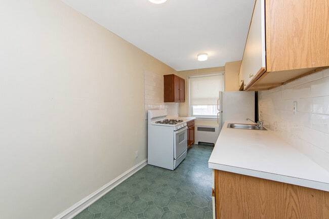 Building Photo - 5950 Bennington St