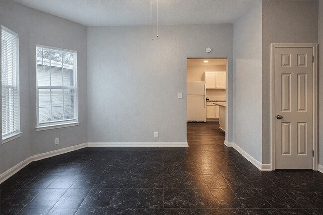 Building Photo - 511 W Cleveland St