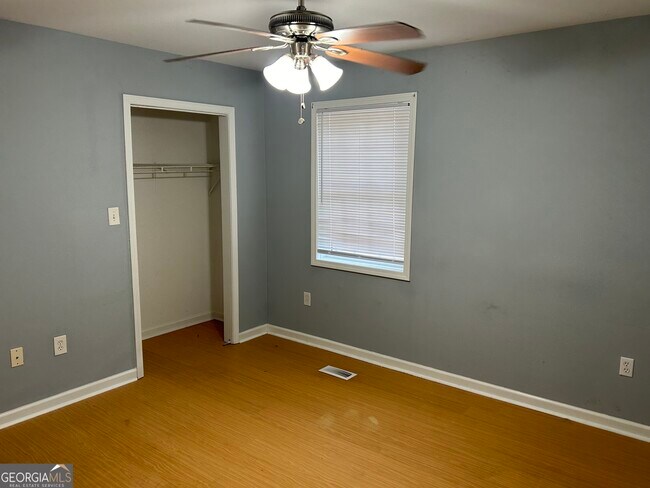 Building Photo - 355 Tall Tree Rd