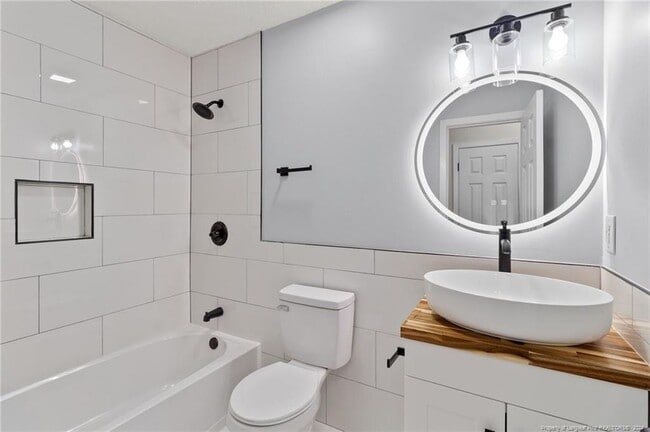 Building Photo - 714 Carnegie Dr