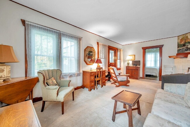 Building Photo - Gulfport Arts District Living — Furnished 3BR Bungalow with Large Yard and Easy Coastal Access |