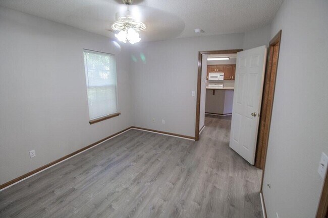 Building Photo - 1316 Valley Creek Ln