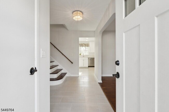 Building Photo - 287 Country Club Dr
