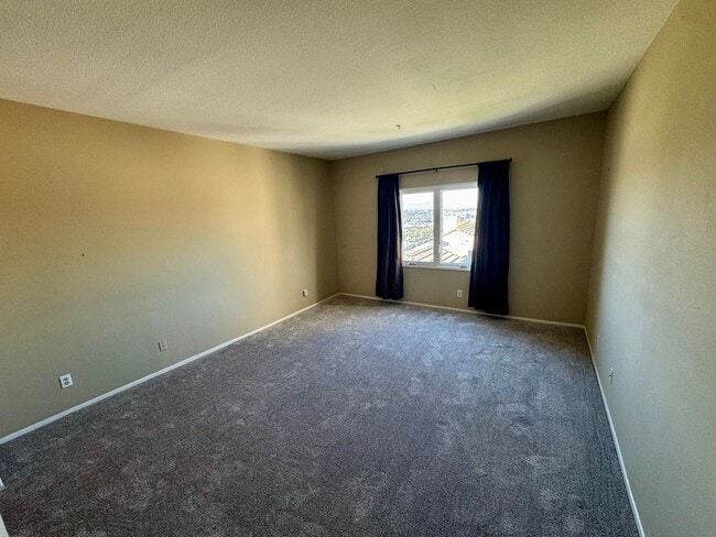 Building Photo - PENTHOUSE-STYLE UNIT IN SIGNAL HILL  w/180...