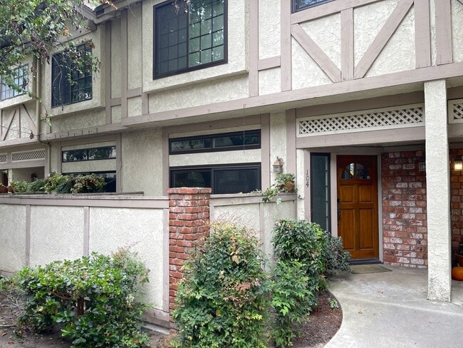Building Photo - 7100 Balboa Blvd