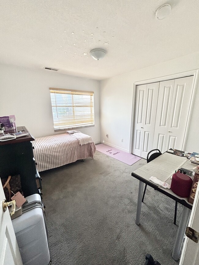 Building Photo - 1559 N 550 W