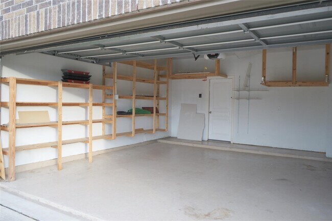 Building Photo - 10710 Barker View Dr