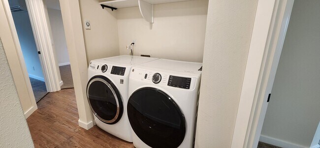 Building Photo - 3213150