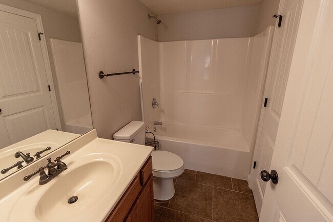 Building Photo - 4700 Dehaven Dr