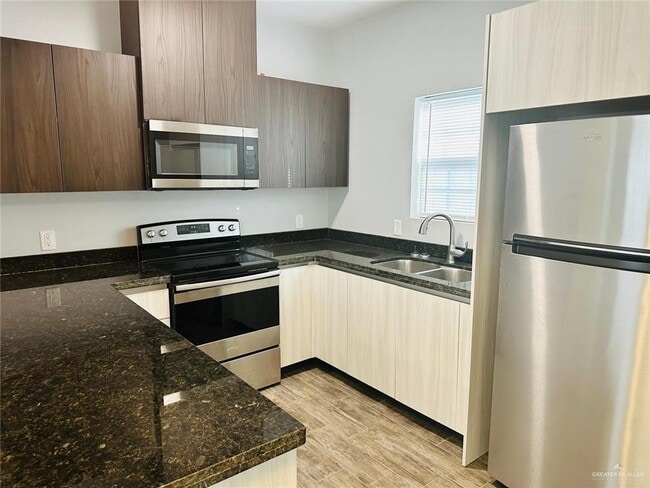 Building Photo - 13 Valeria St