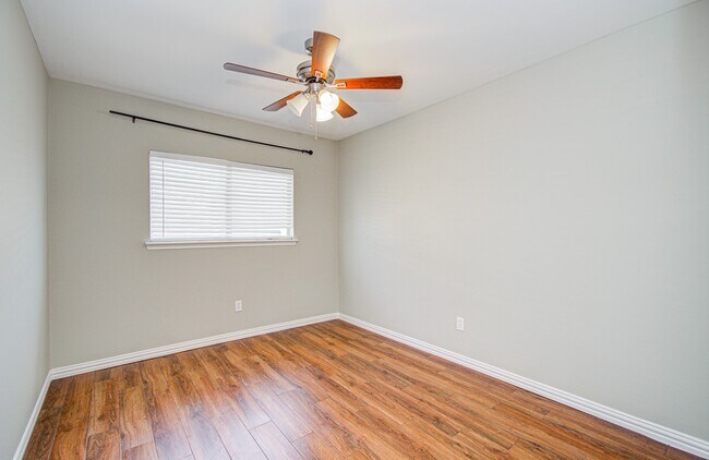 Building Photo - 10546 Rippling Fields Dr