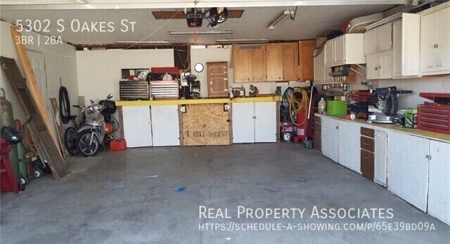 Building Photo - 5302 S Oakes St