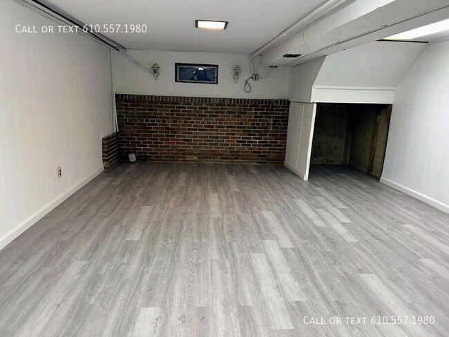 Building Photo - Beautiful 3 Bedroom  1.5 Bath  townhome in...