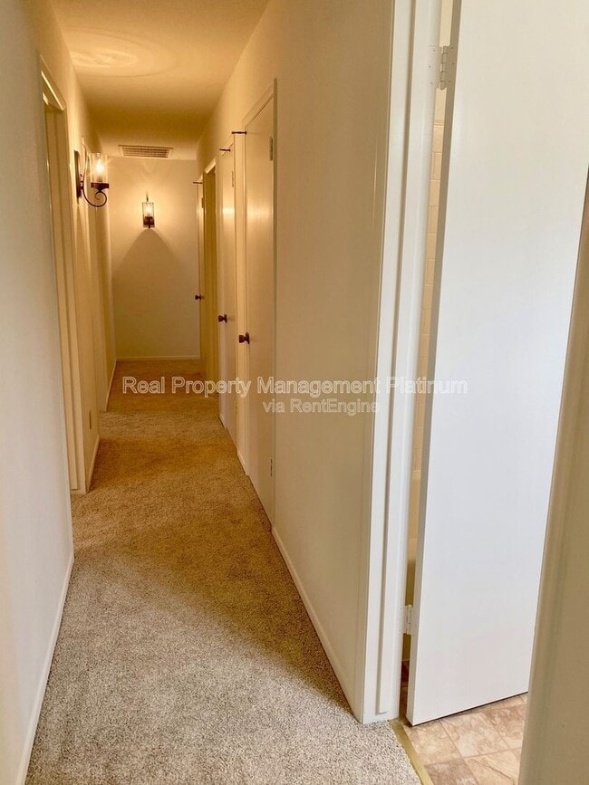 Building Photo - 1055 W Fremont Ave