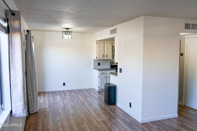 Building Photo - 1261 N 84th Pl