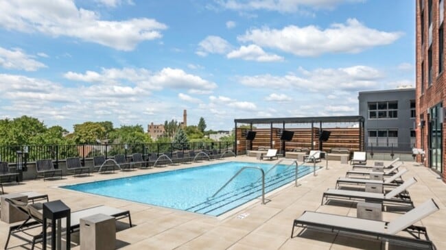 Building Photo - 2480-2522 N Milwaukee Ave