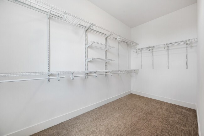 Building Photo - 39 Forest Ave