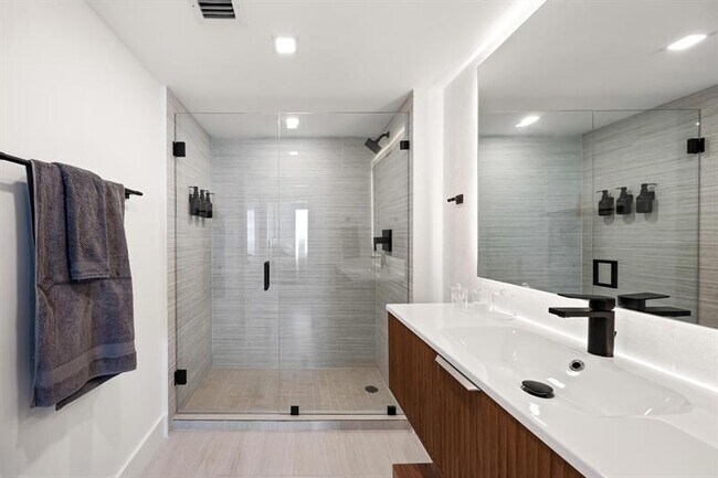 Building Photo - 9499 Collins Ave