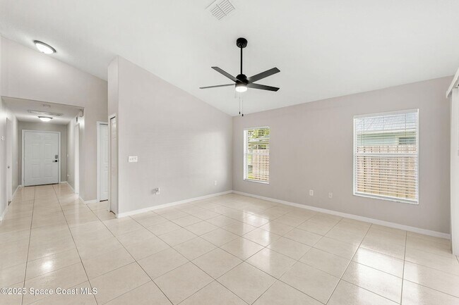 Building Photo - 158 Empress Ave