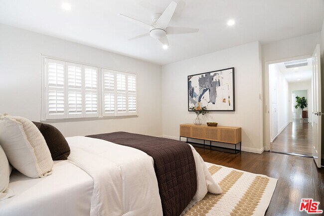 Building Photo - 326 N Vista St