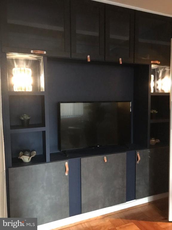 Building Photo - 522 21st St NW