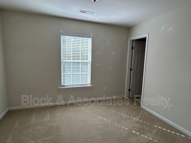 Building Photo - 5147 Fiddlers Run Dr