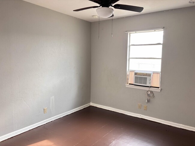 Building Photo - 1407 Harris Ln