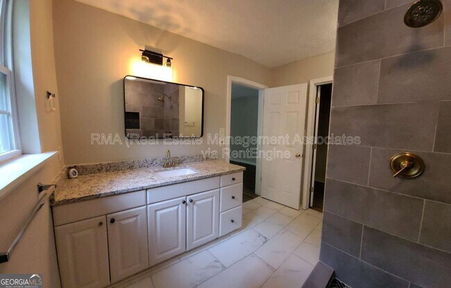 Building Photo - 363 N 16th St