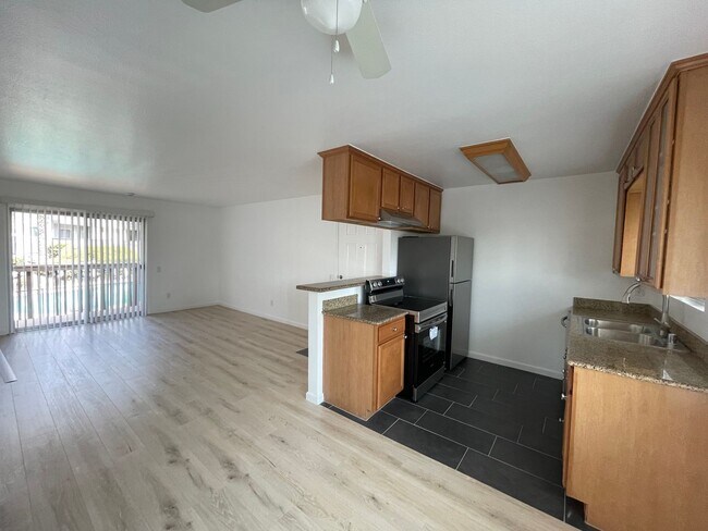 Building Photo - Remodeled 1 Bedroom in San Diego!! Water/Trash Included