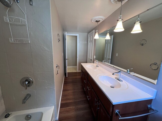 Building Photo - 3010-3012 Okemos Dr SE