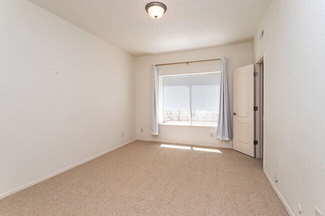 Building Photo - 8270 Regiment Ct