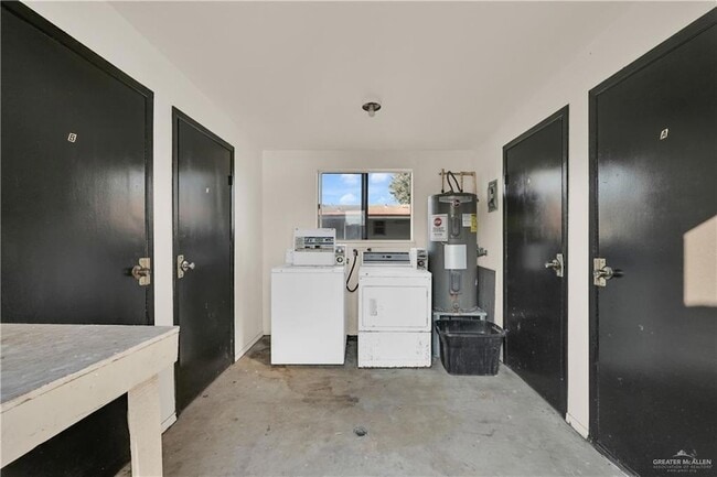 Building Photo - 1104 Fern Ave