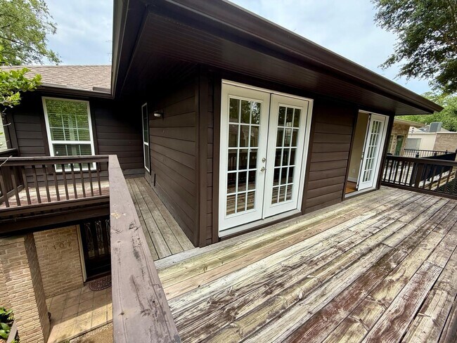 Building Photo - 201 Vanderpool Ln