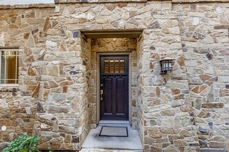 Building Photo - 5914 Hudson St