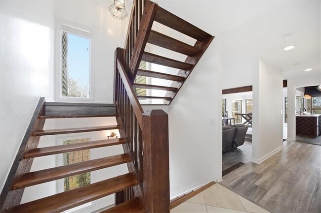 Building Photo - 530 Matterhorn Way