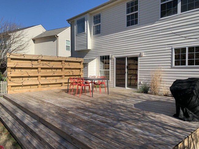 Building Photo - Renovated 5 Bedroom Home w/ 2 Car Garage and Fenced Backyard