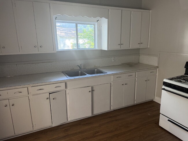 Building Photo - Downtown 1 bed/1 bath charmer!