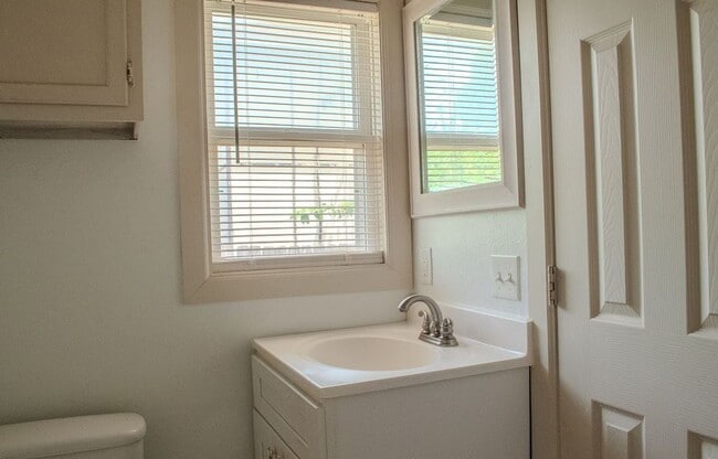 Building Photo - Must See 2-Bedroom Home!!