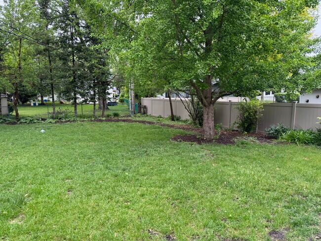 Building Photo - 109 Sandalwood Dr