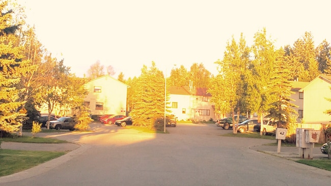 Building Photo - Great ground level 2bedroom with washer & ...