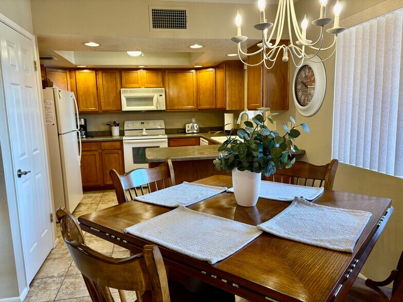 Building Photo - 12222 N Paradise Village Pky W