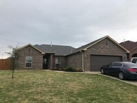 Building Photo - 1534 NE Stone House Dr