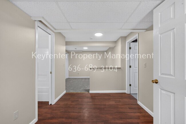 Building Photo - 357 Della Dr
