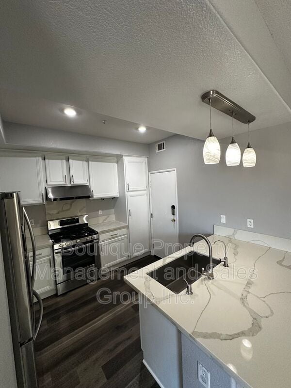 Building Photo - 1455 E Holcomb Pl