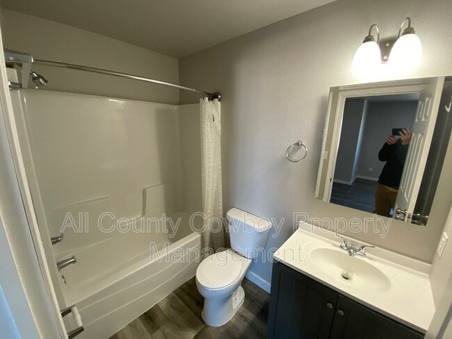 Building Photo - 4521 E Bobolink Ln