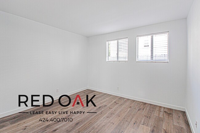 Building Photo - 1033 3rd St